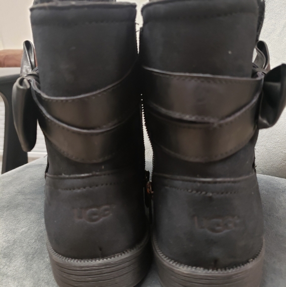 UGG black boots with bow size 8 - Picture 3 of 6